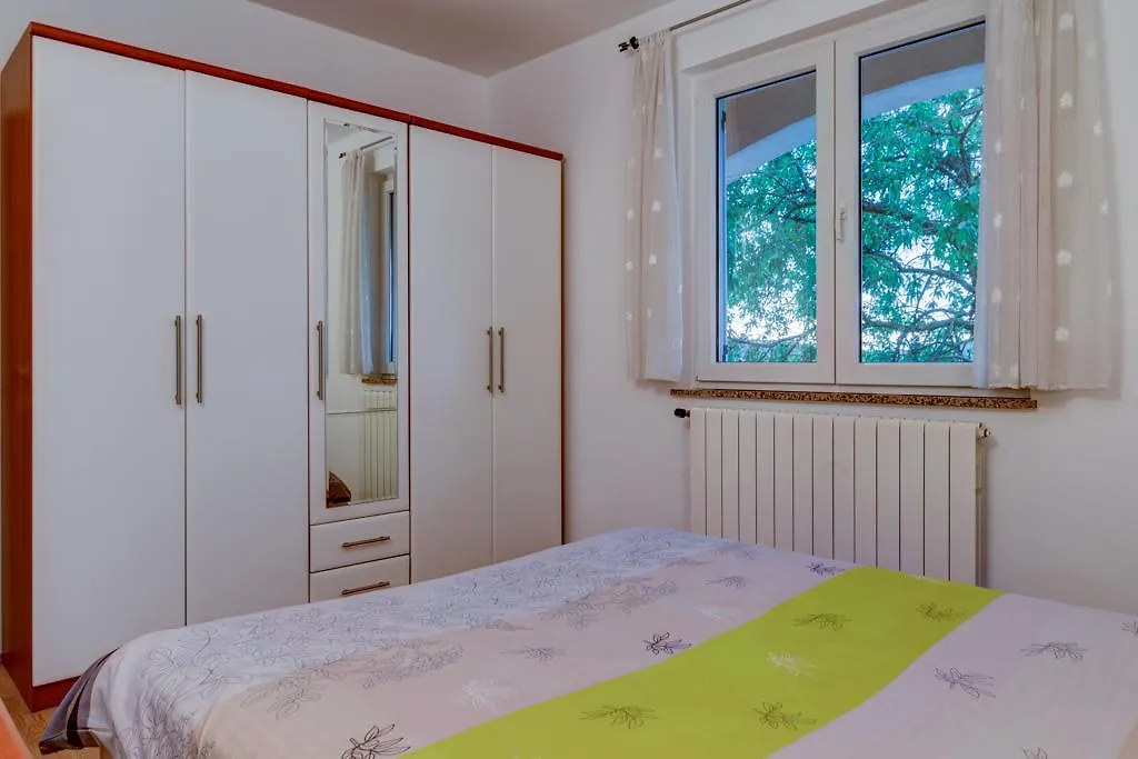 公寓 普拉 Apartman Jovic酒店