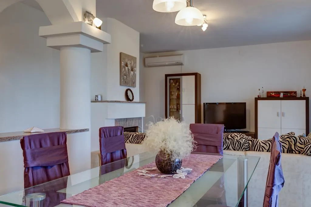 Apartman Jovic Pula 0*,